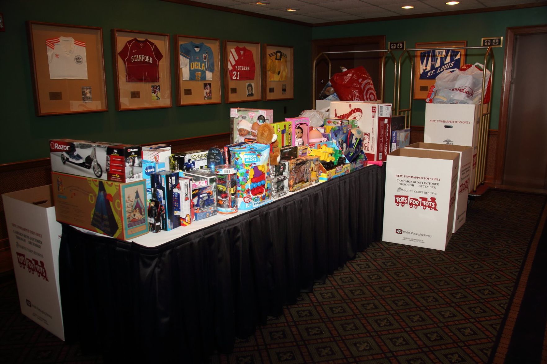 120818ArmyNavyToys4Tots_26.JPG
